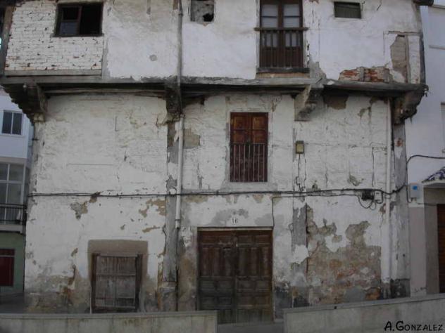 Casa tipica de adobes en mal estado, ALDEANUEVA DE LA VERA (Cáceres)