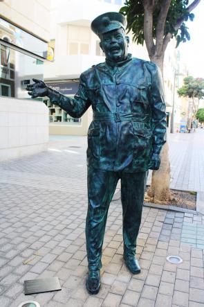 Escultura a " Pollo de Arrecife " autor Rigoberto Camacho