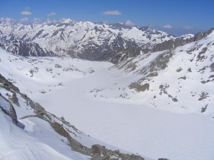 Ibón de Cregüeña desde el coll del mismo nombre
